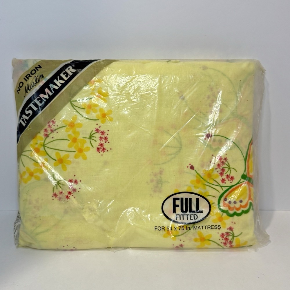 Vintage Tastemaker Full Fitted Sheet Butterflies Summer Fantasy Muslin 70s Yello